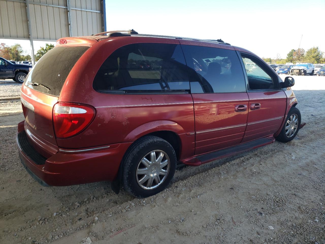 2005 Chrysler Town & Country Limited - Image 3