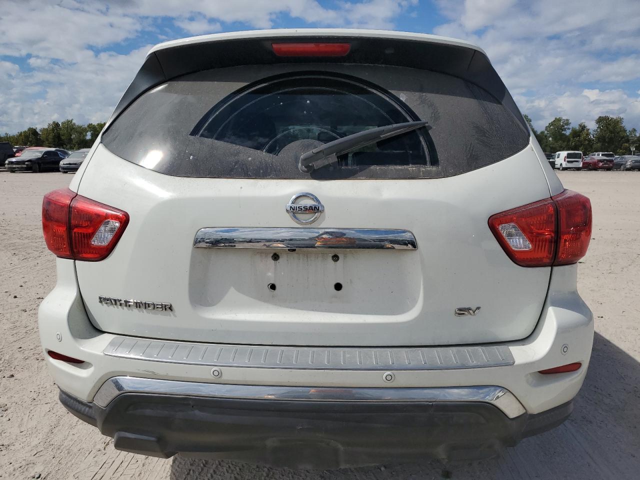 2018 Nissan Pathfinder S - Фото 6