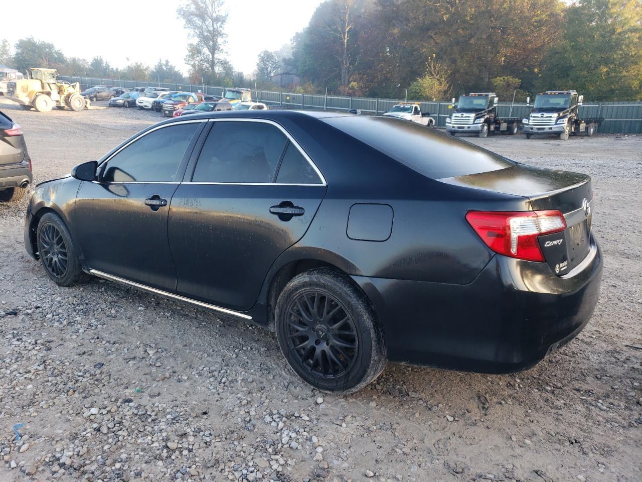 2014 Toyota Camry L - Фото 2