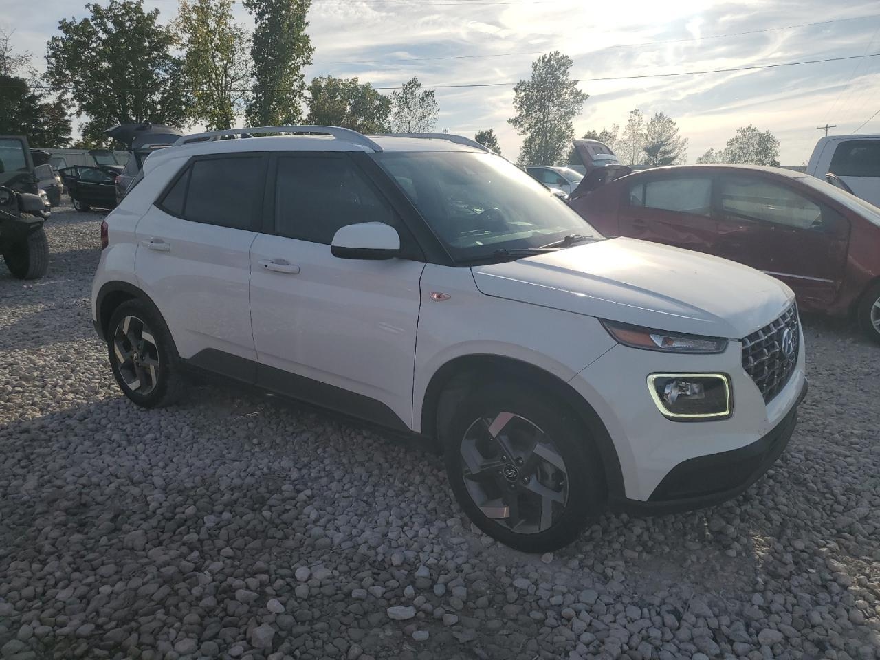 2021 Hyundai Venue Sel - Image 4