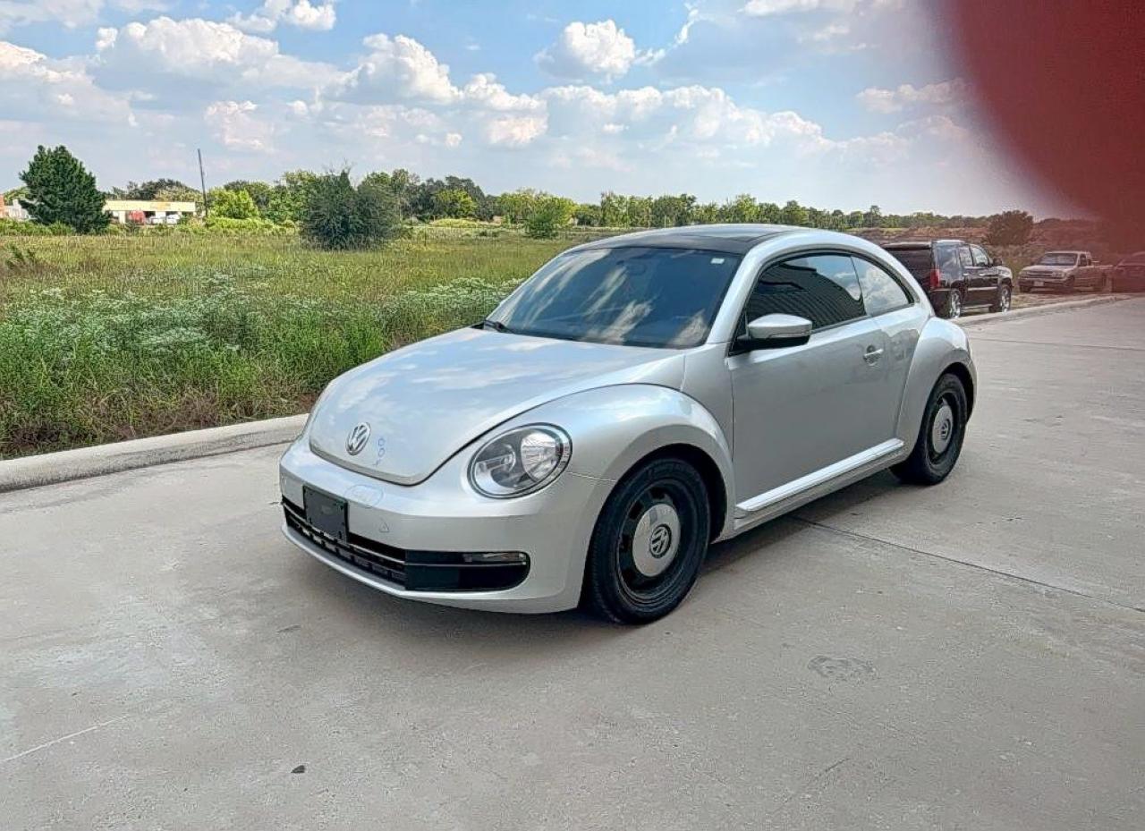 2013 Volkswagen Beetle - Фото 2