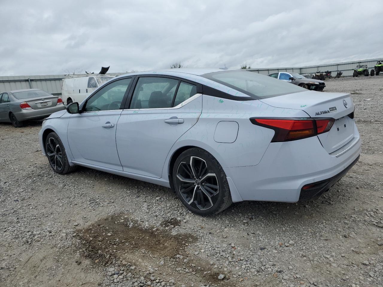 2023 Nissan Altima Sr - Фото 2