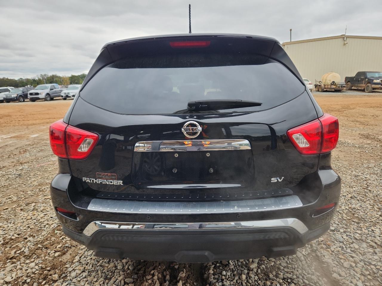 2017 Nissan Pathfinder S - Image 6