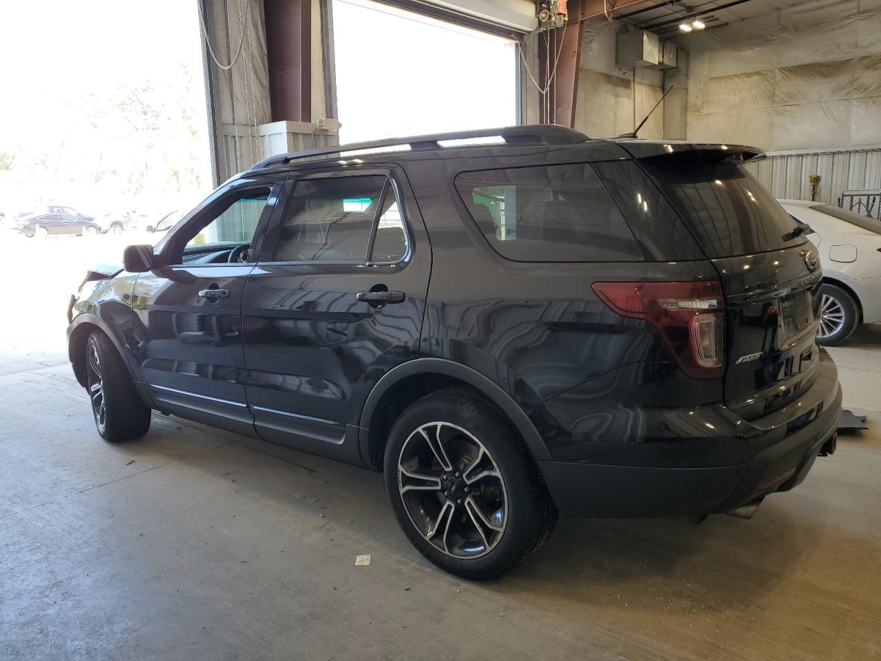 2015 Ford Explorer Sport - Image 2