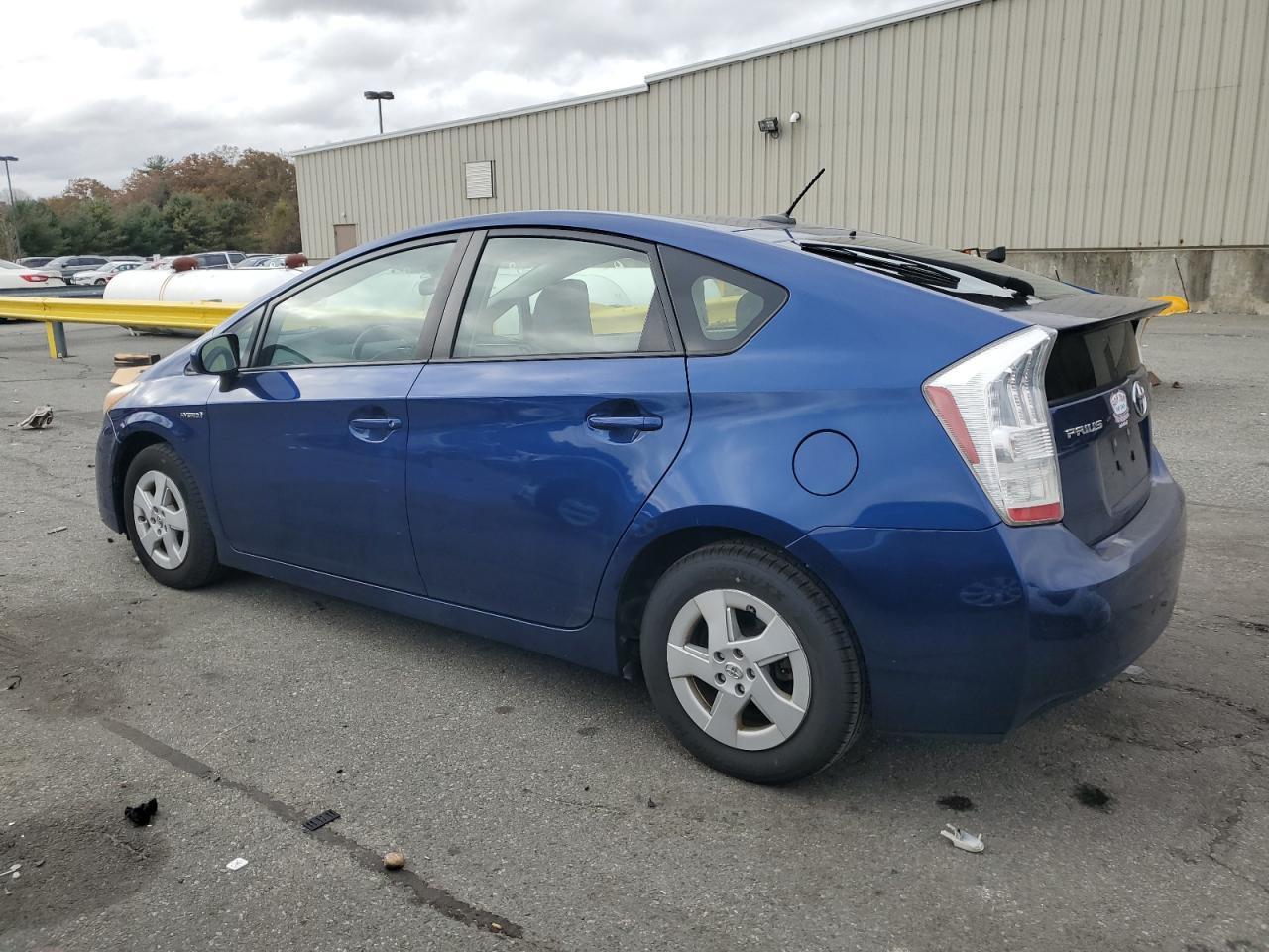 2010 Toyota Prius - Image 2