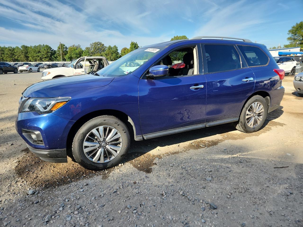 2020 Nissan Pathfinder Sv