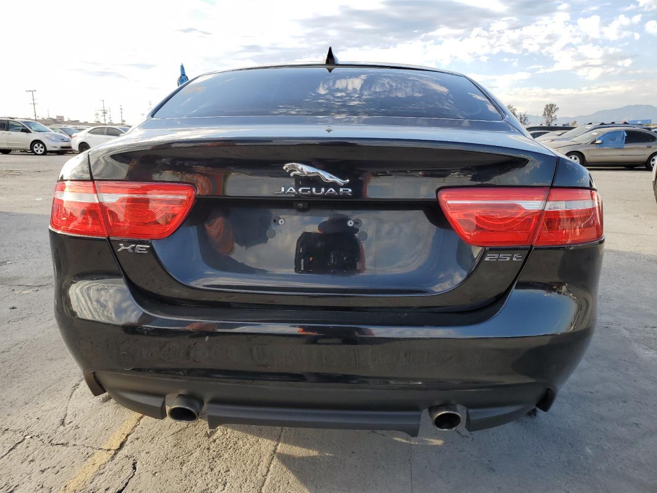 2018 Jaguar Xe - Image 6