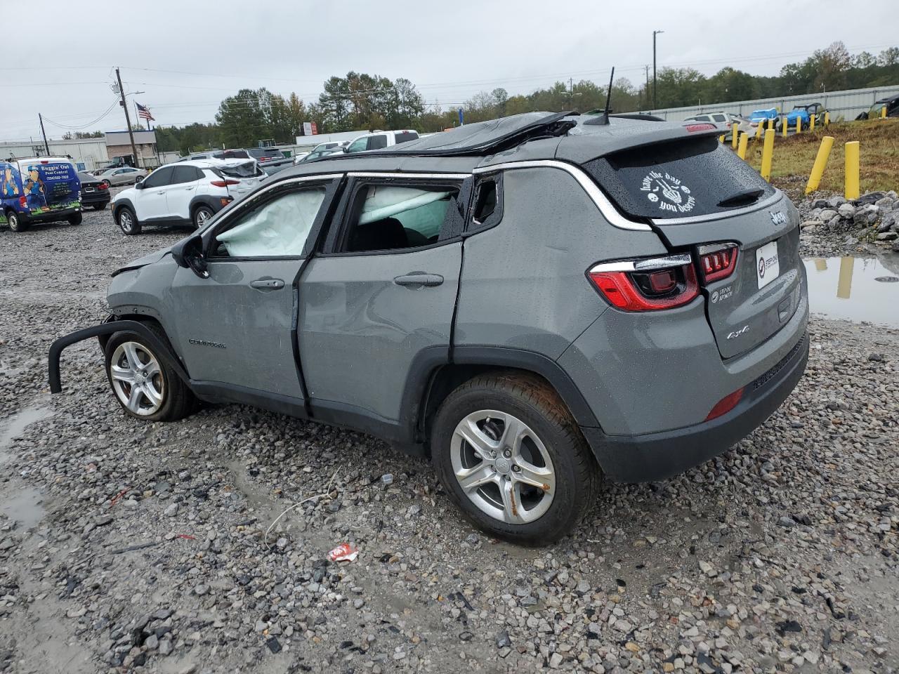 2023 Jeep Compass Latitude - Image 2