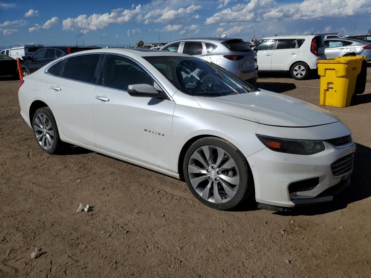2017 Chevrolet Malibu Premier - Image 4