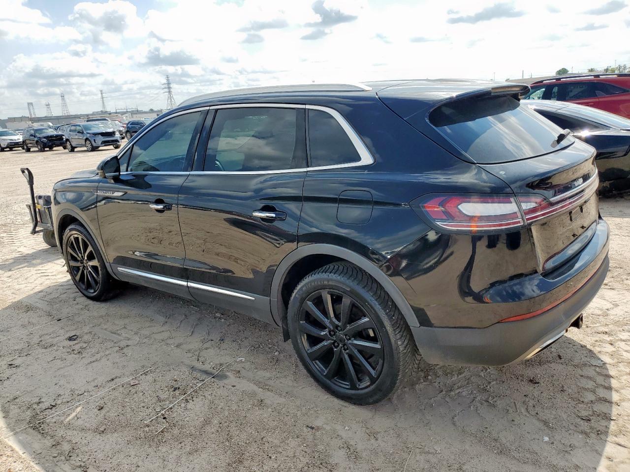 2020 Lincoln Nautilus Reserve - Image 2