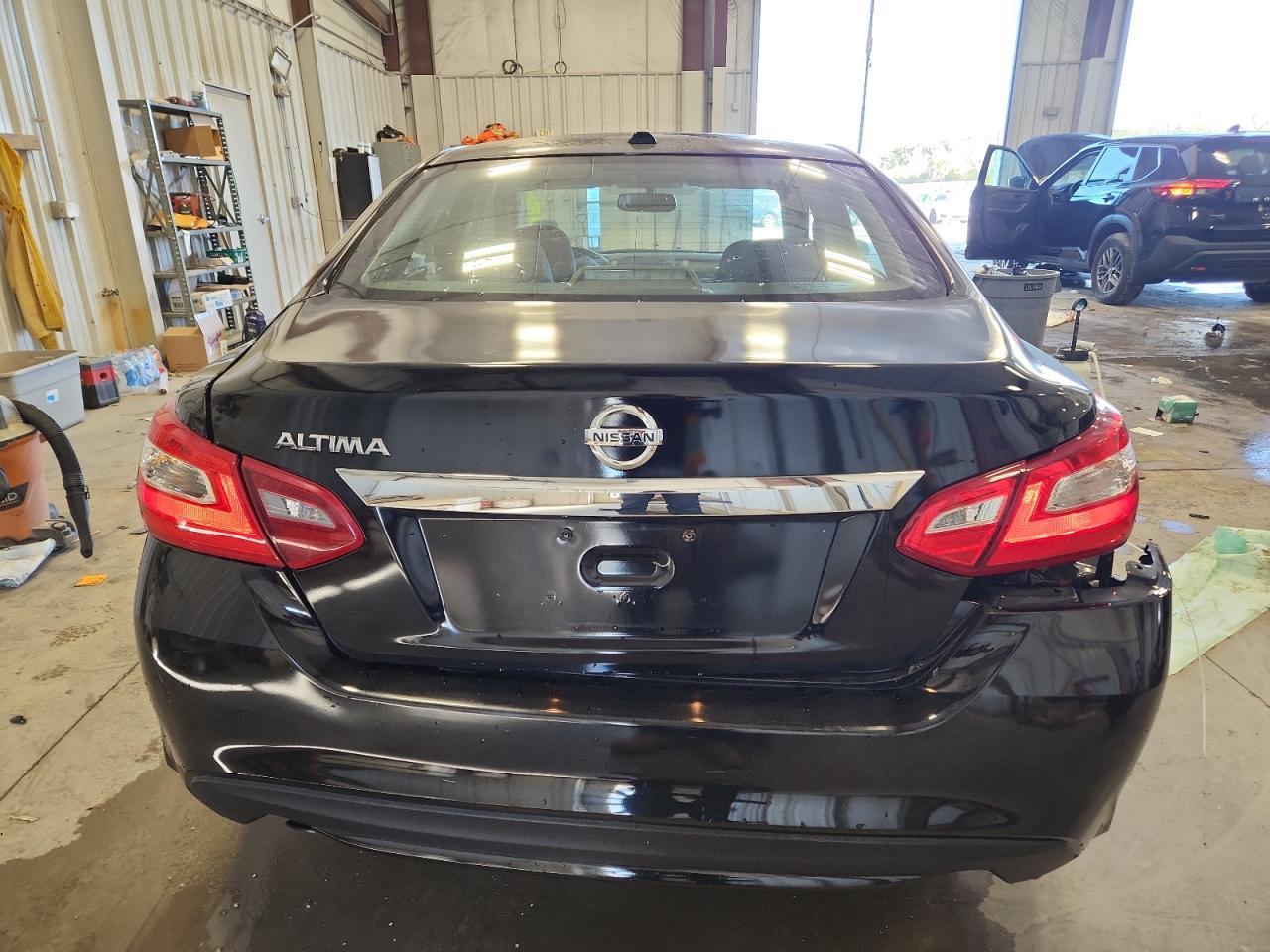 2017 Nissan Altima 2.5 - Image 6