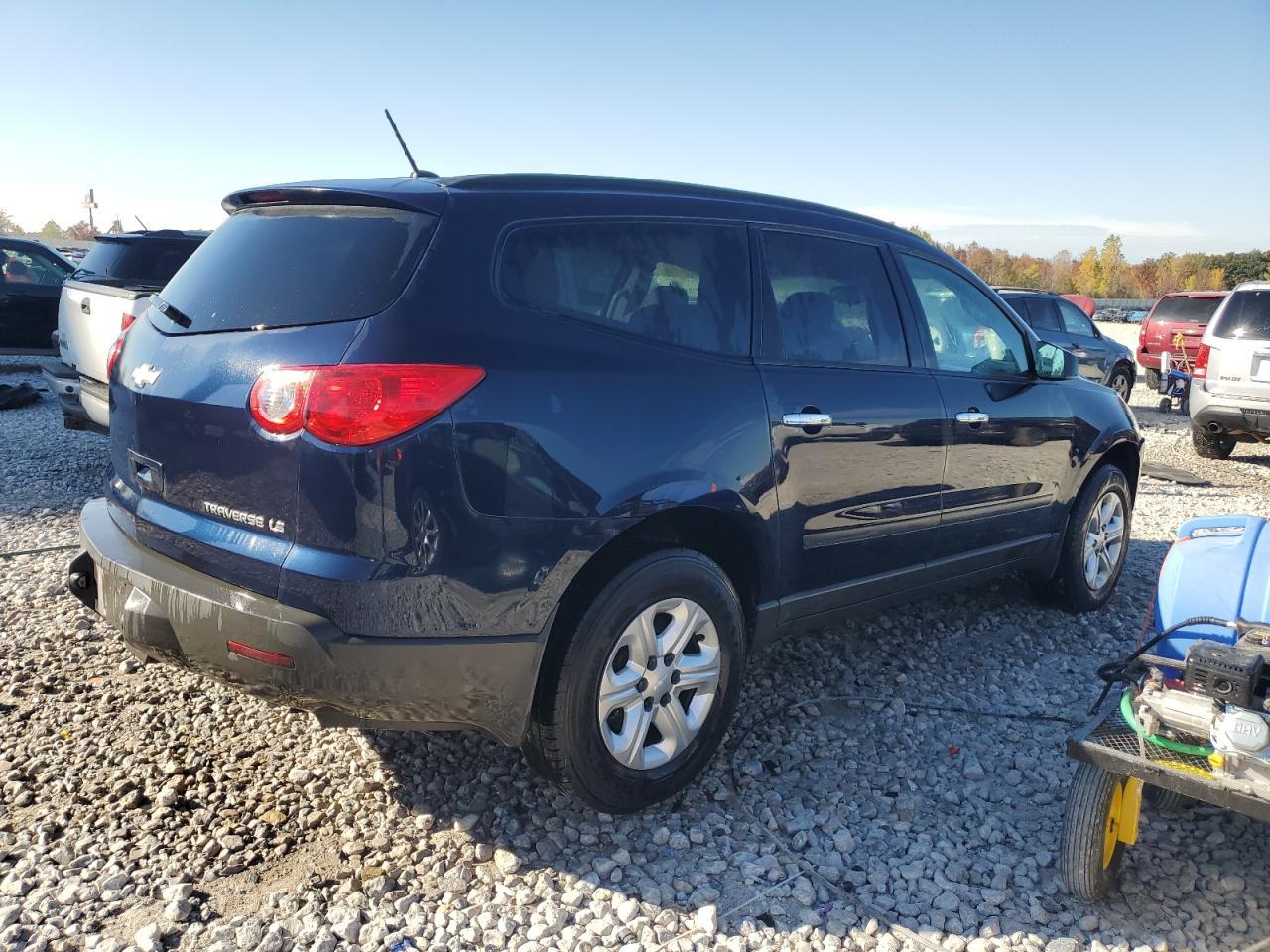 2011 Chevrolet Traverse Ls - Image 3