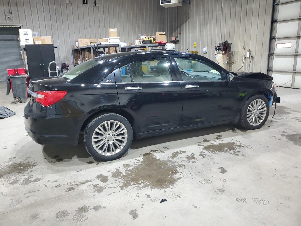 2012 Chrysler 200 Limited - Фото 3
