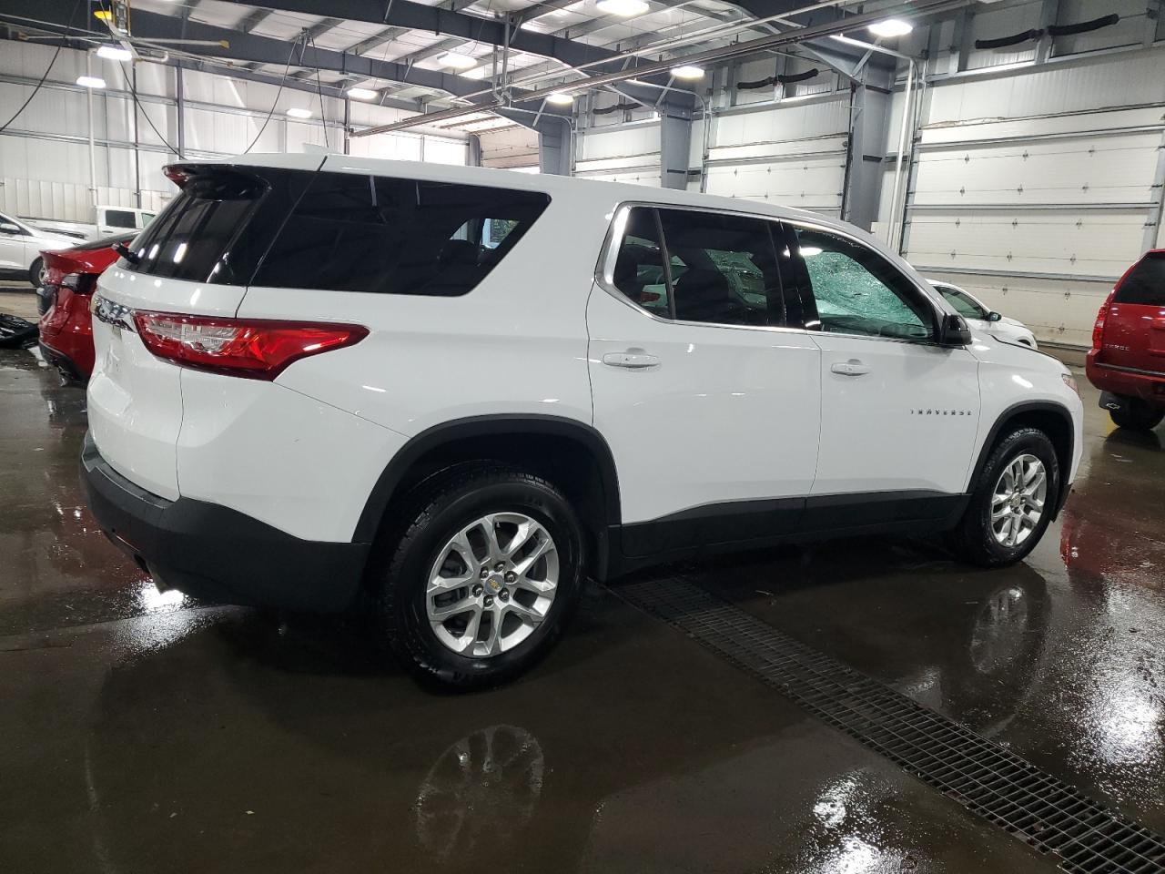 2021 Chevrolet Traverse Ls - Фото 3