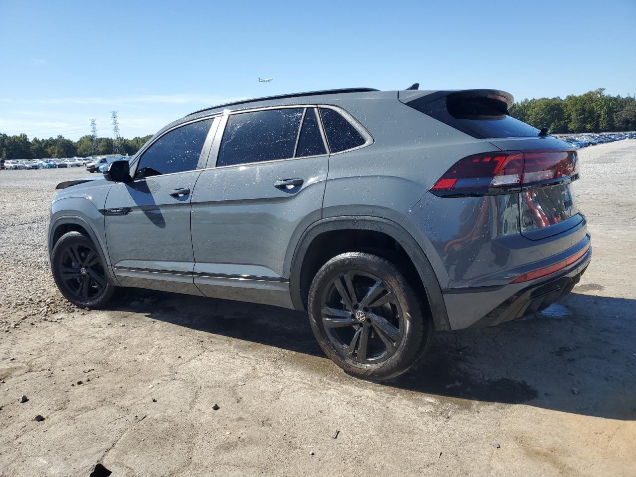 2025 Volkswagen Atlas Cross Sport Sel R-Line - Image 2