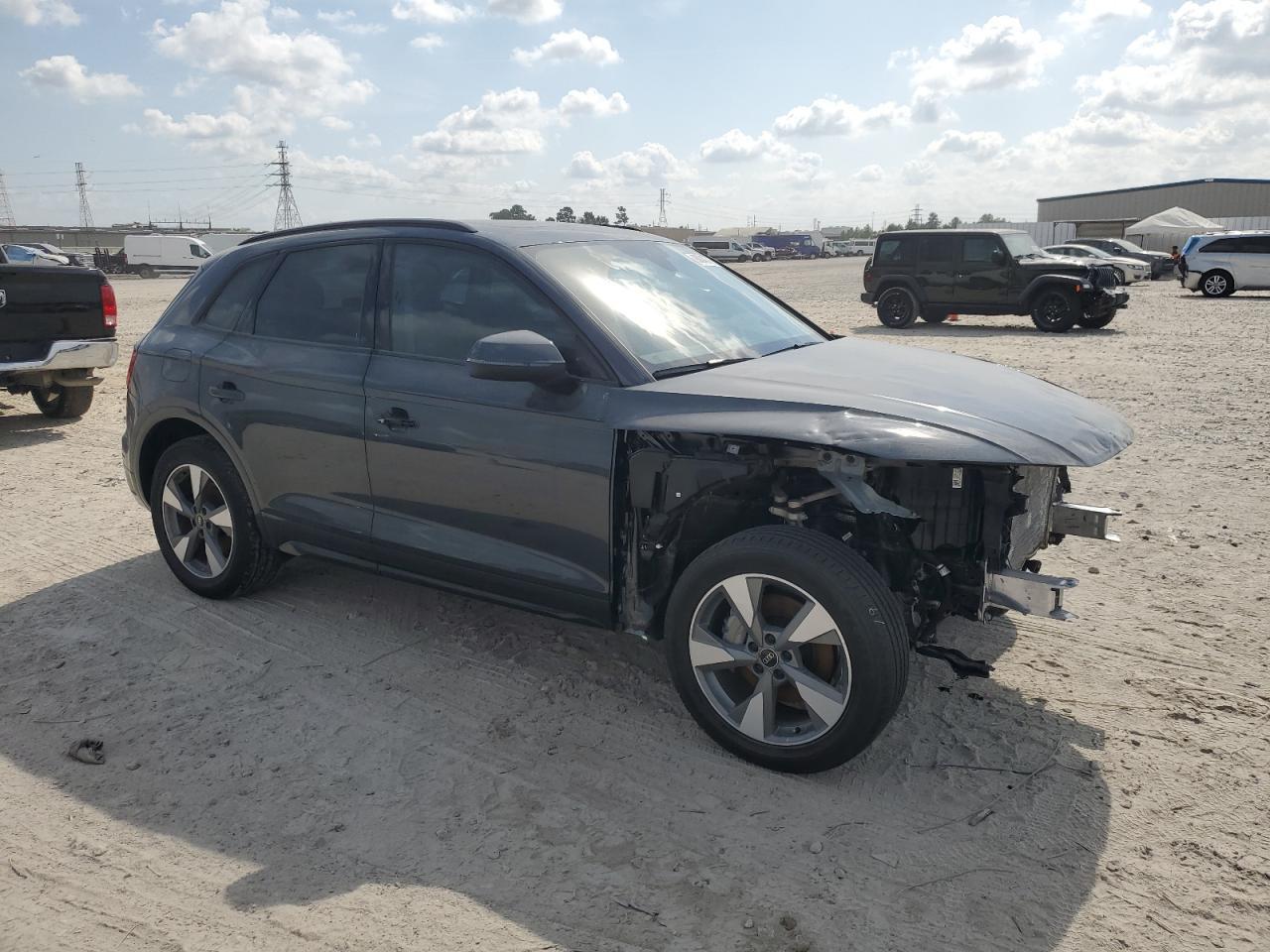2025 Audi Q5 Premium 40 - Фото 4