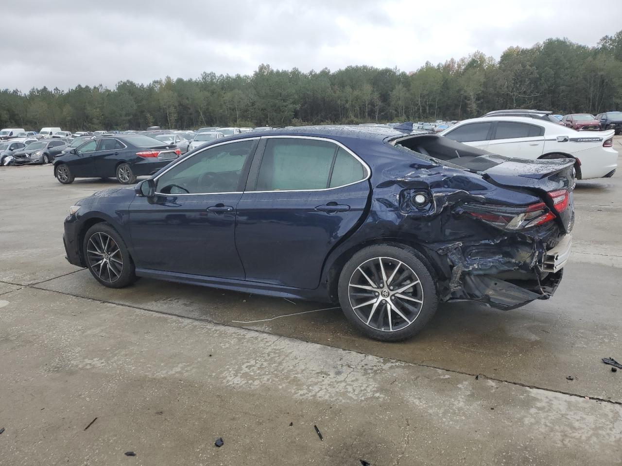 2022 Toyota Camry Se - Фото 2