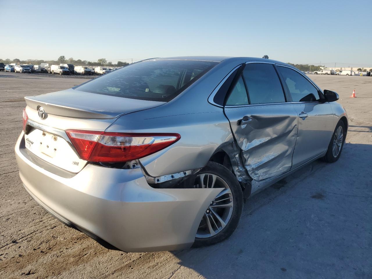 2017 Toyota Camry Le - Фото 3