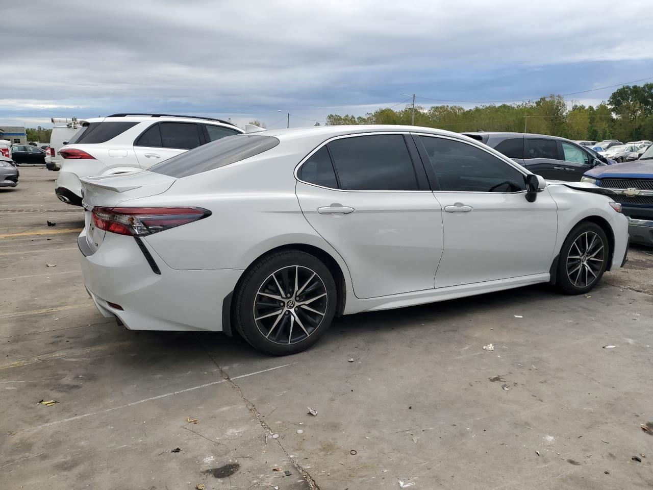 2022 Toyota Camry Se - Фото 3