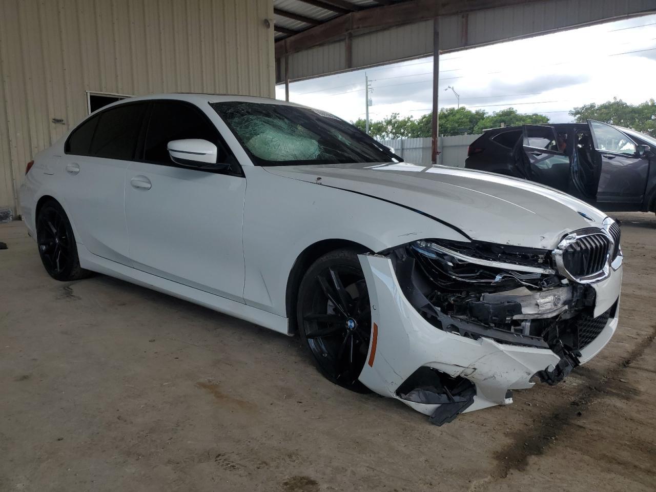 2021 BMW 330I - Фото 4