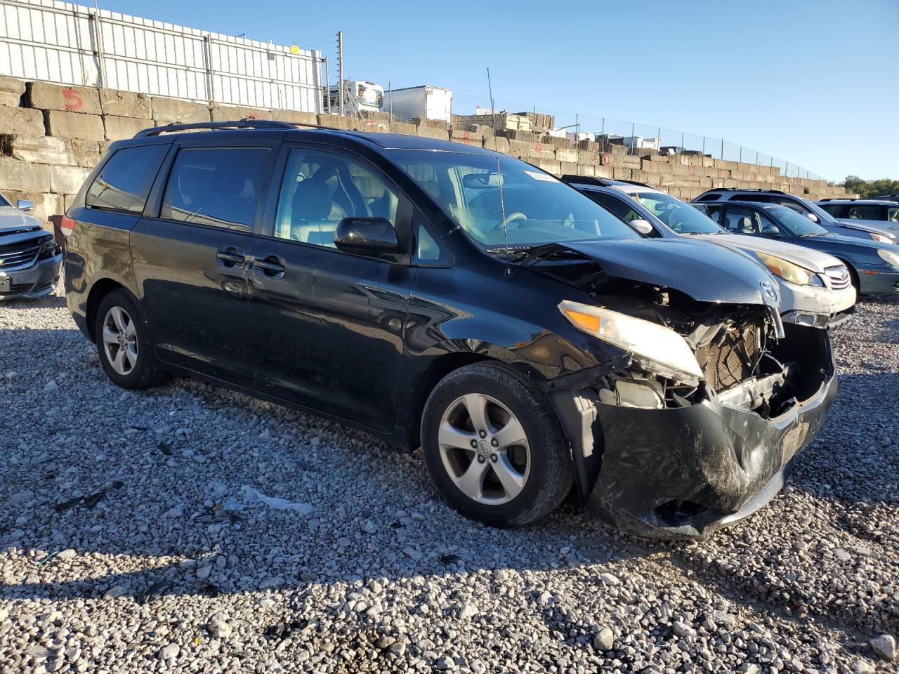 2011 Toyota Sienna Le - Фото 4