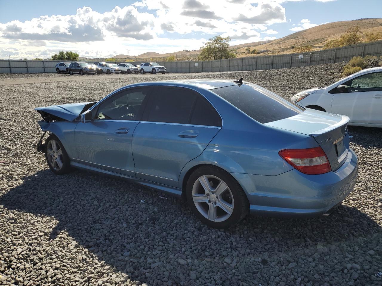 2010 Mercedes-Benz C 300 - Фото 2