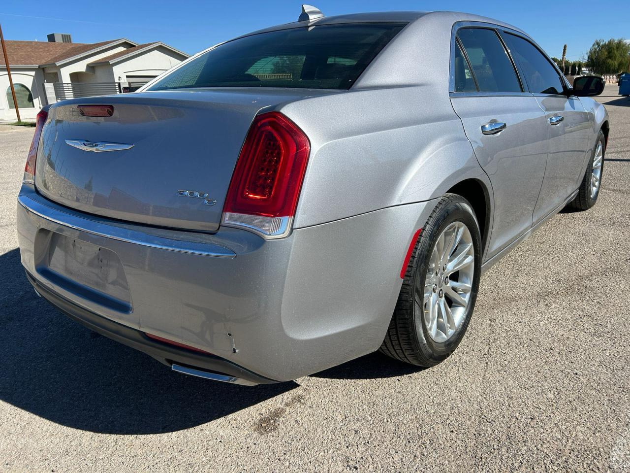 2016 Chrysler 300C - Фото 4