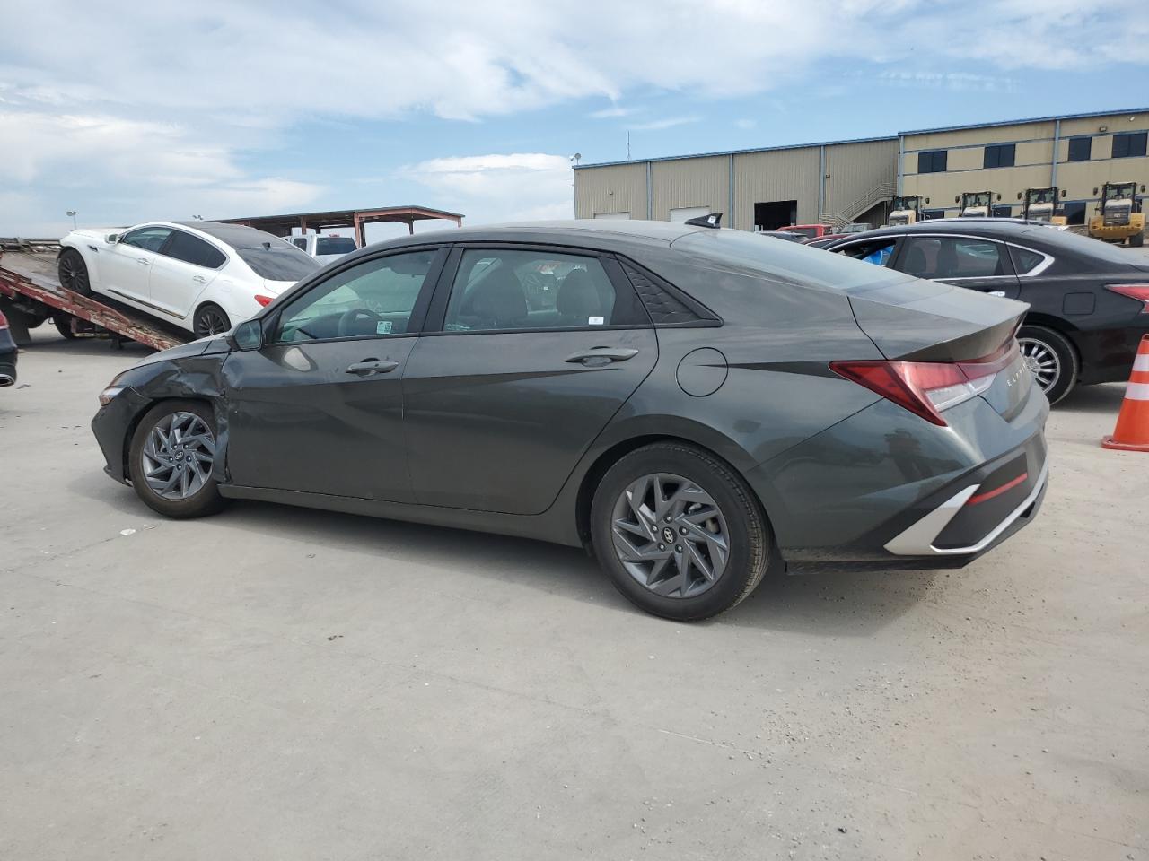 2024 Hyundai Elantra Sel - Фото 2