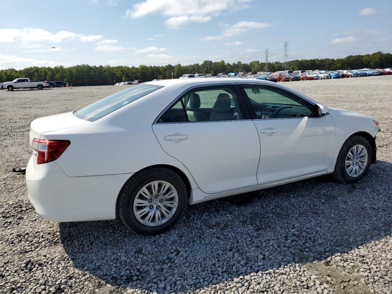2014 Toyota Camry L - Image 3