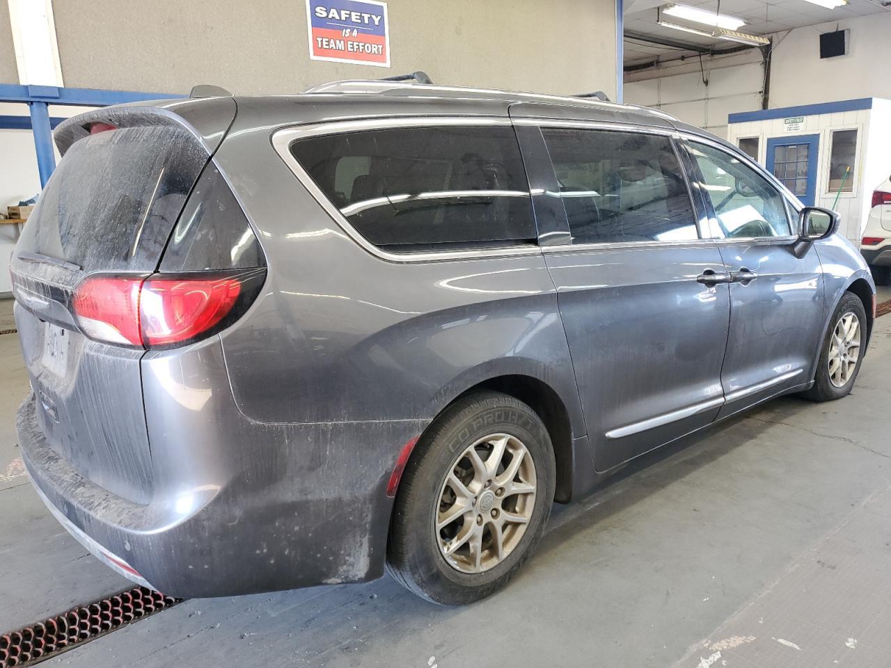 2020 Chrysler Pacifica Touring L - Image 3