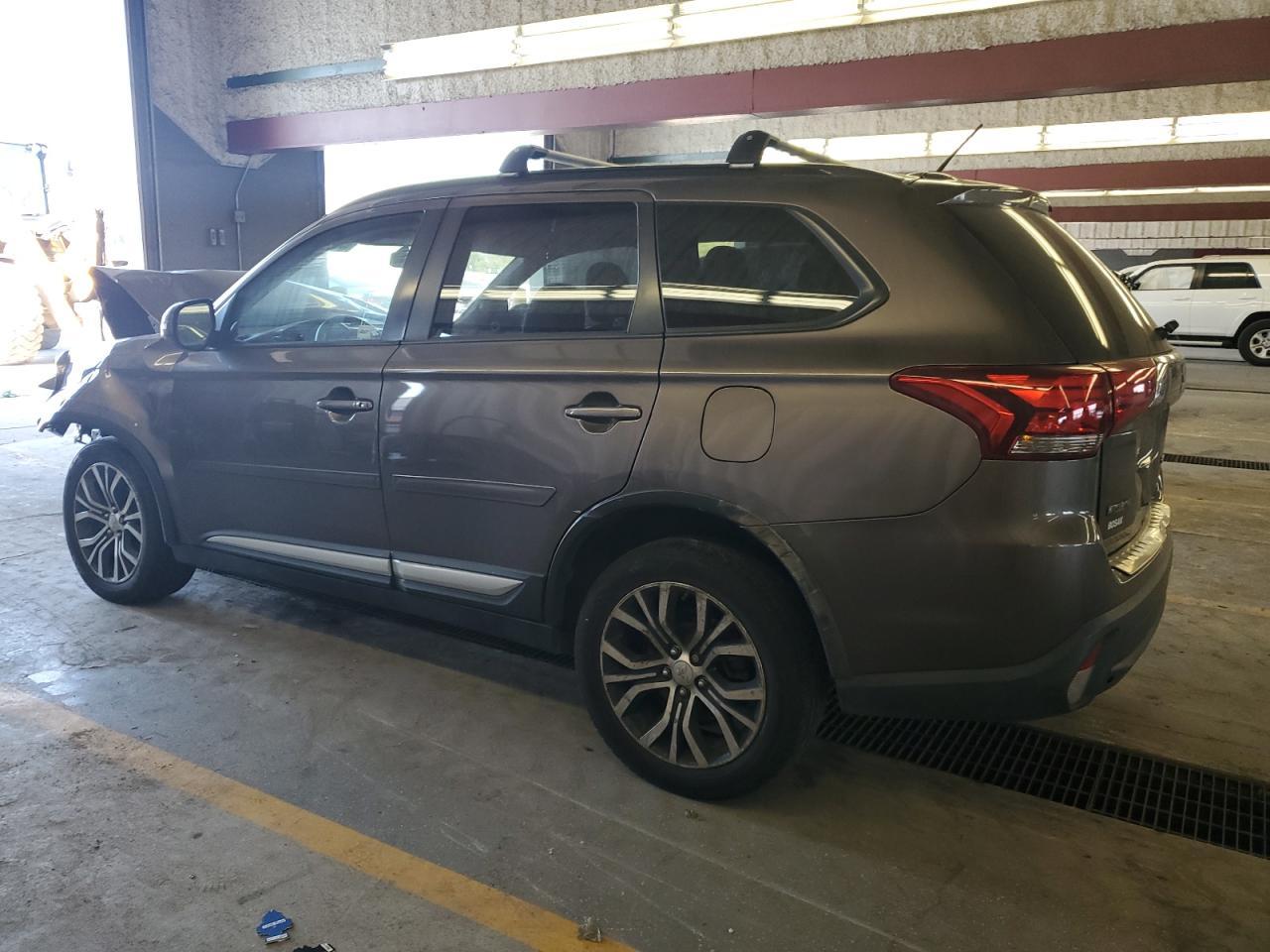 2016 Mitsubishi Outlander Se - Image 2