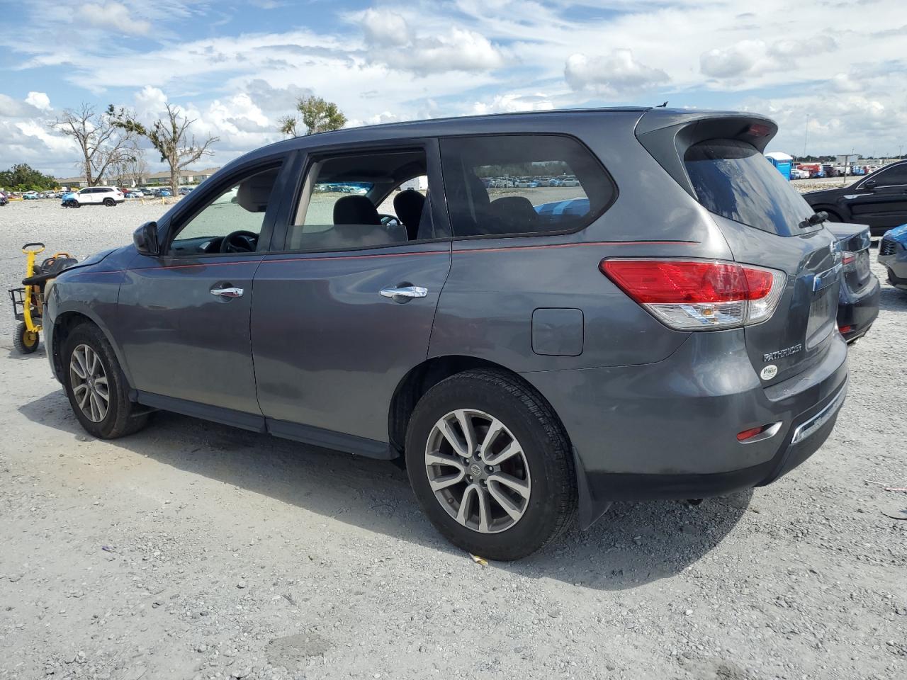 2015 Nissan Pathfinder S - Фото 2