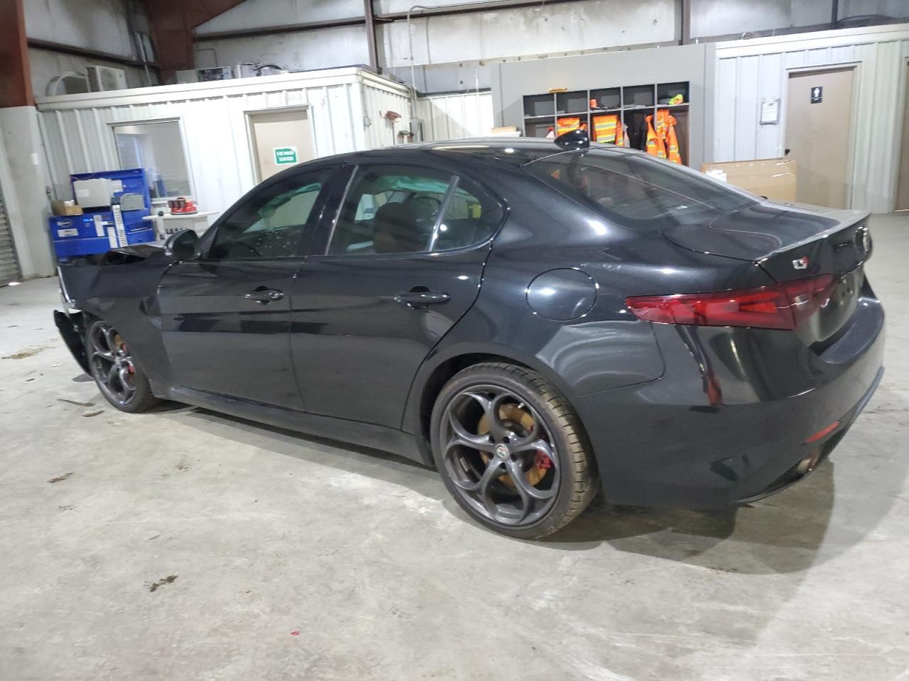 2018 Alfa Romeo Giulia Ti Q4 - Фото 2