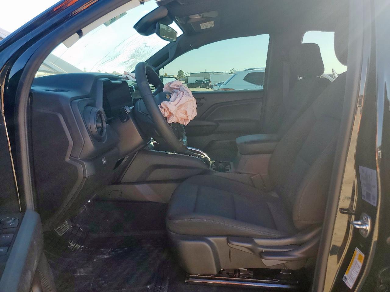 2025 Chevrolet Colorado - Image 7