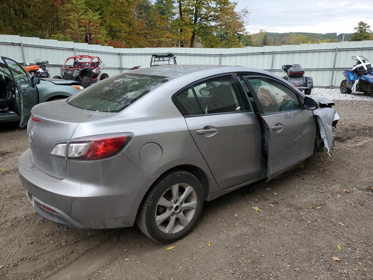 2011 Mazda 3 I - Image 3