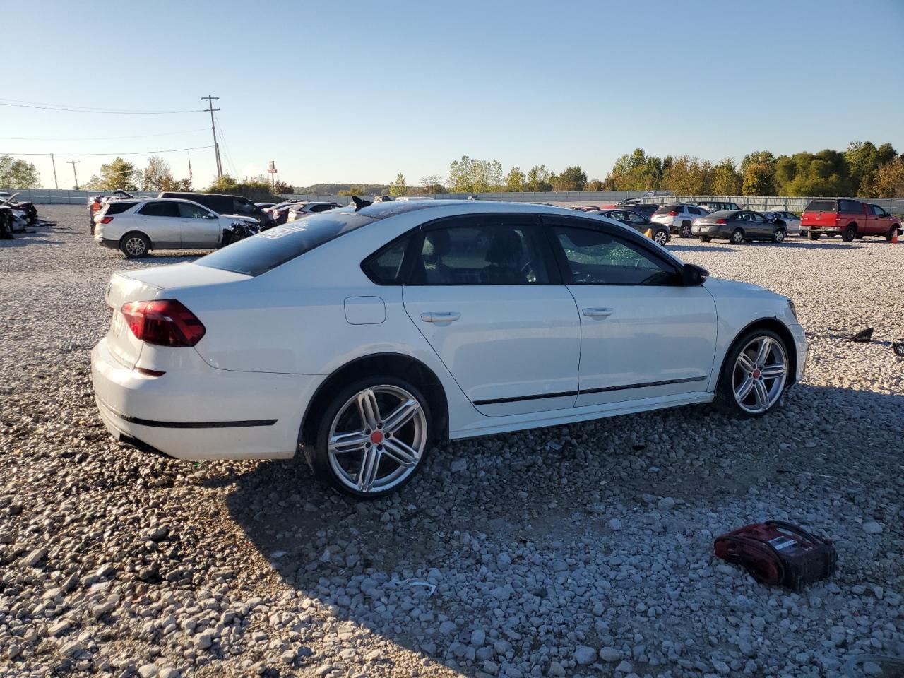 2017 Volkswagen Passat R-Line - Фото 3