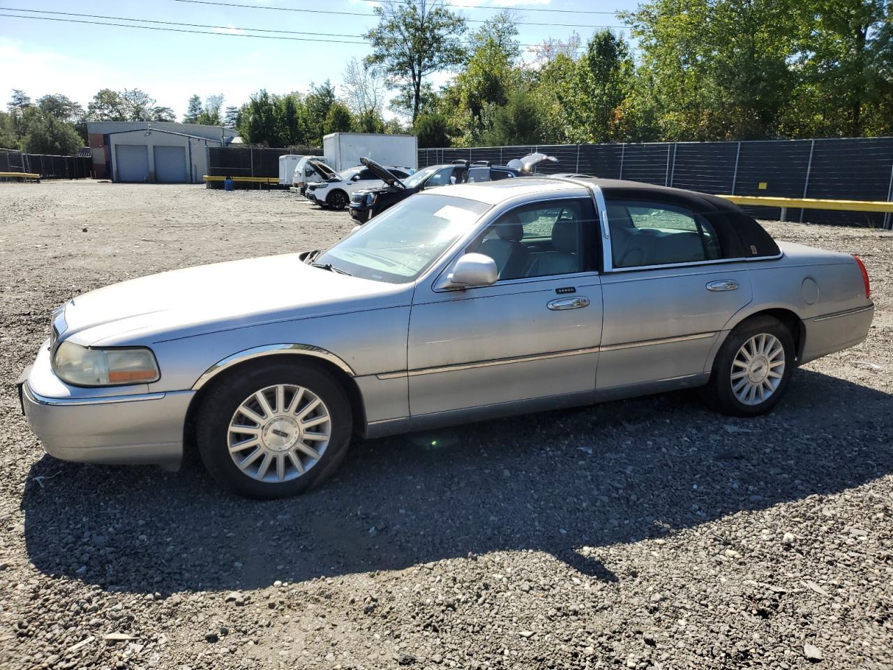 2003 Lincoln Town Car Signature