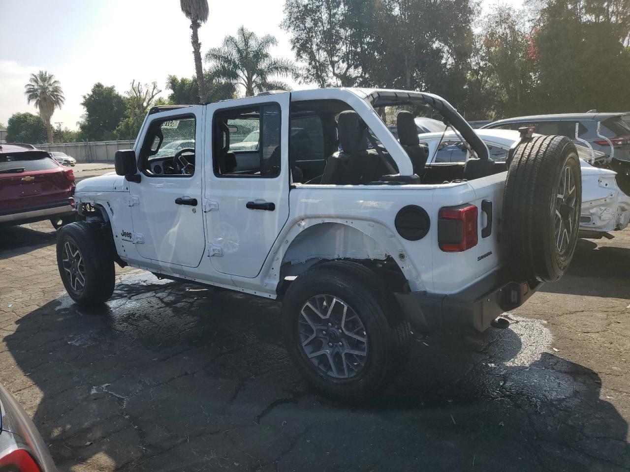 2025 Jeep Wrangler Sahara - Фото 2
