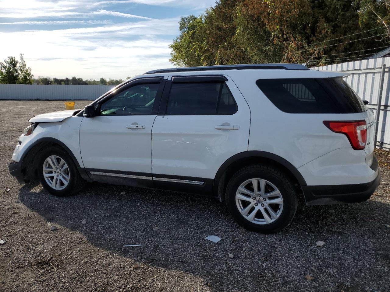 2019 Ford Explorer Xlt - Фото 2