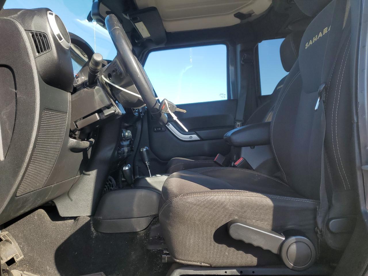 2014 Jeep Wrangler Unlimited Sahara - Image 7
