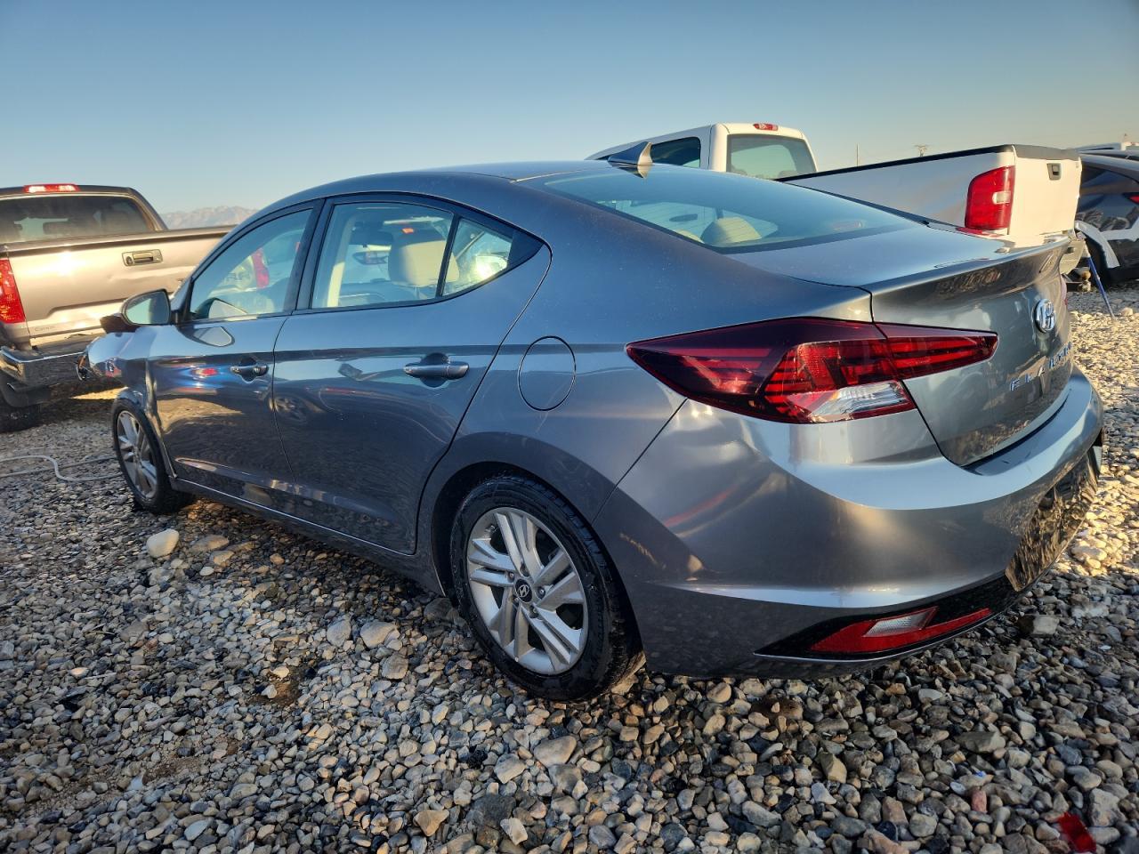 2019 Hyundai Elantra Sel - Image 2