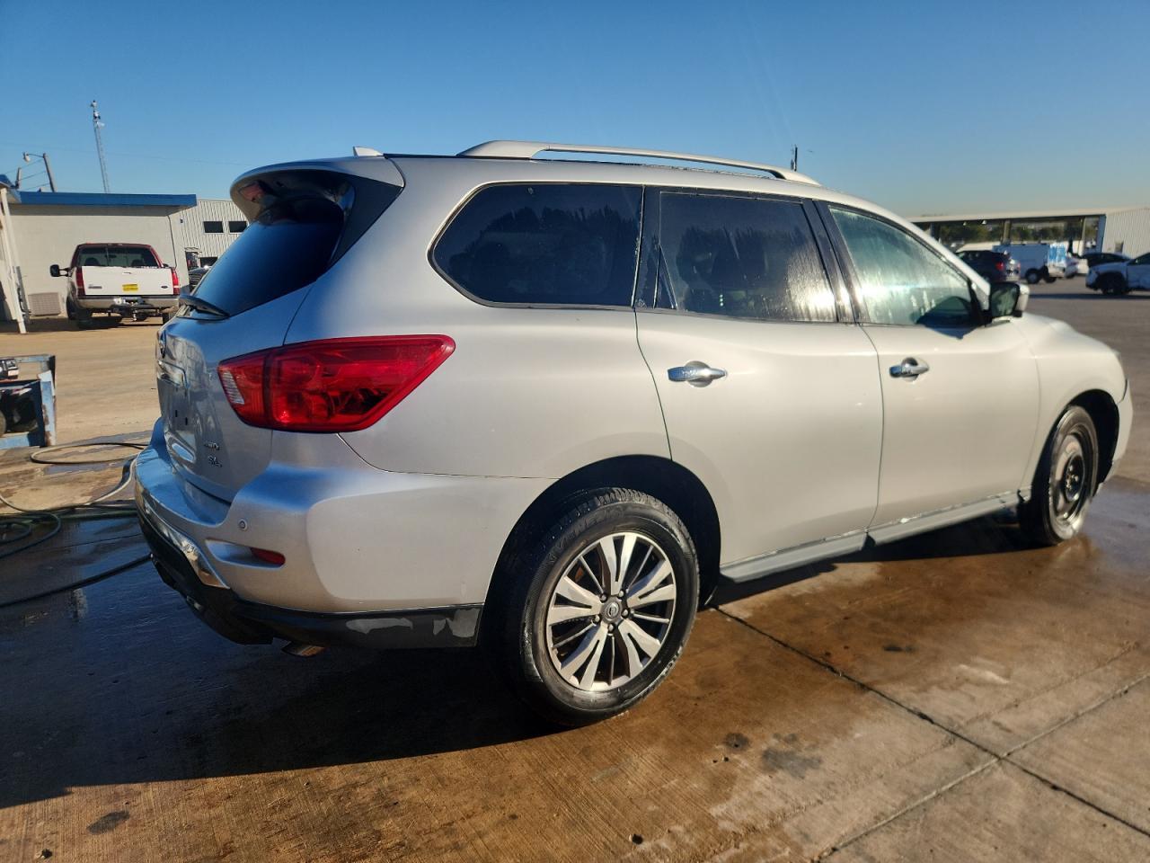 2020 Nissan Pathfinder Sl - Image 3