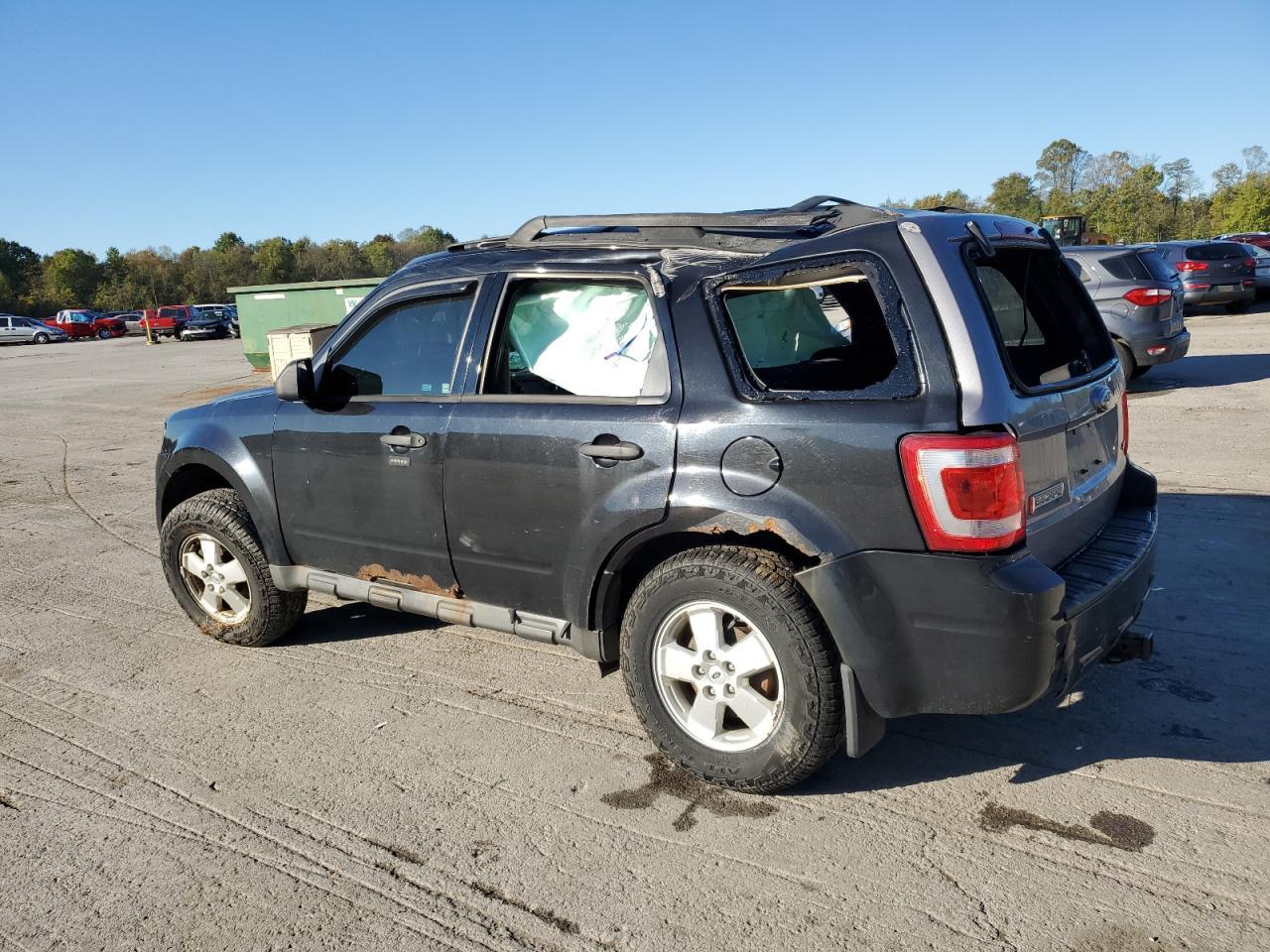2011 Ford Escape Xlt - Image 2