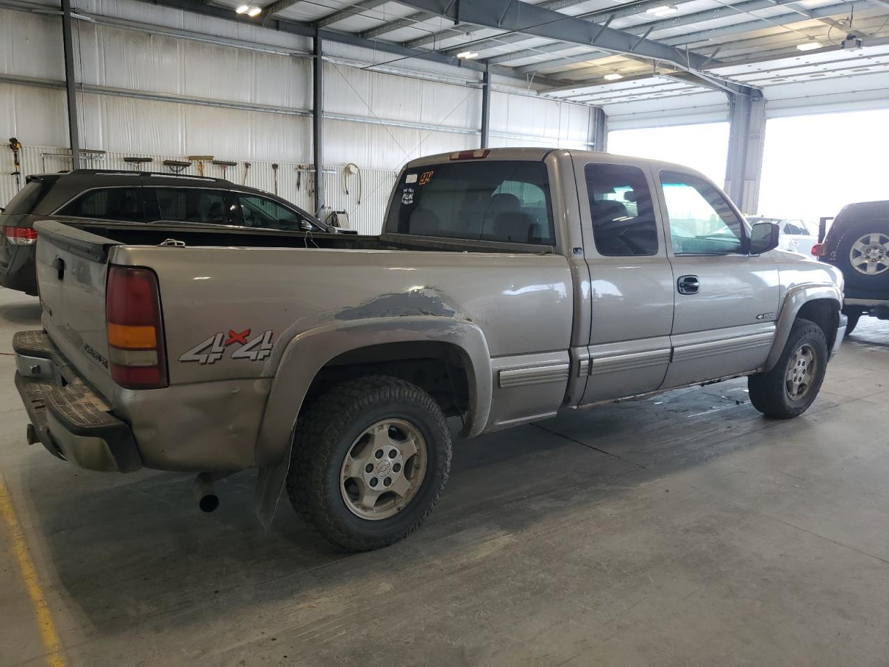 2000 Chevrolet Silverado K1500 - Image 3