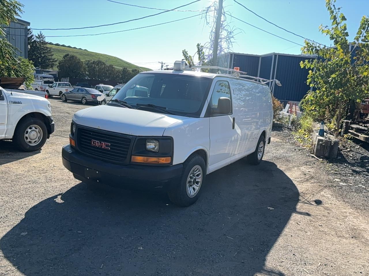 2013 GMC Savana G1500 - Image 2