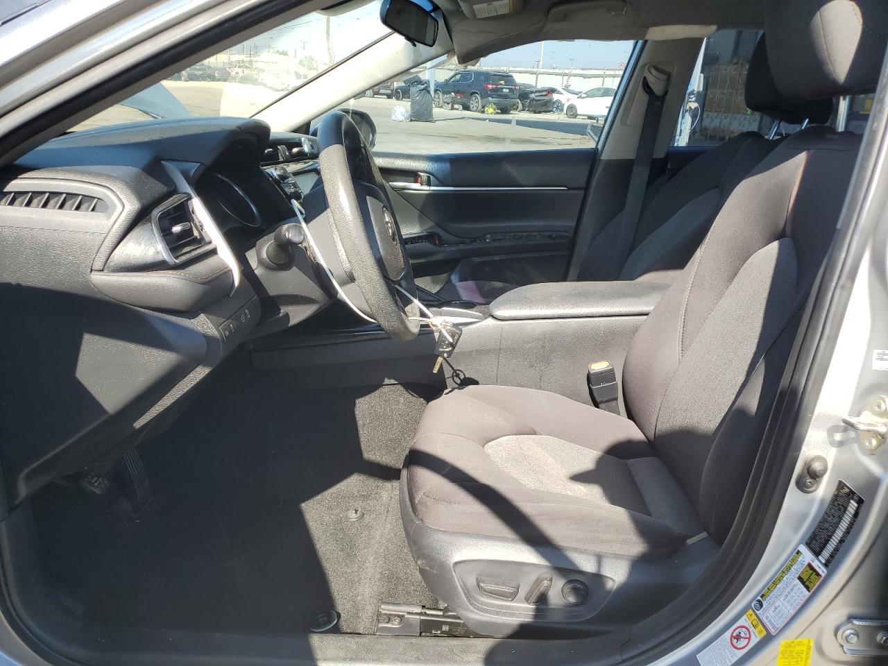 2019 Toyota Camry L - Фото 7