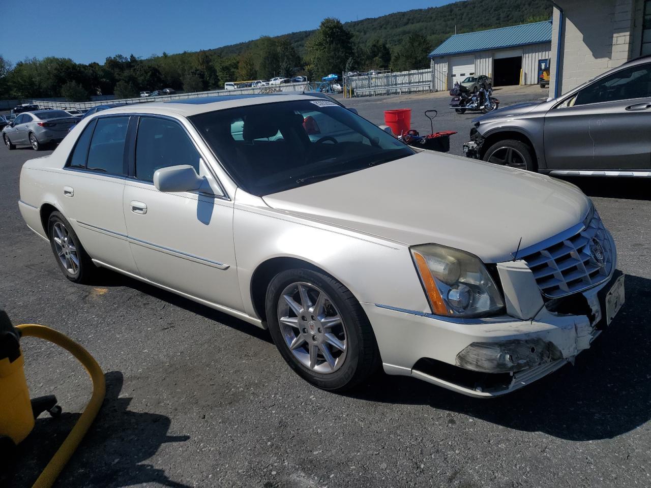 2011 Cadillac Dts Luxury Collection - Image 4