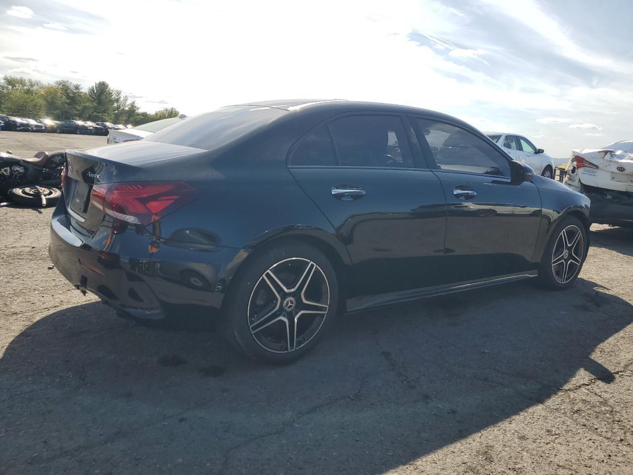 2022 Mercedes-Benz A 220 4Matic - Фото 3