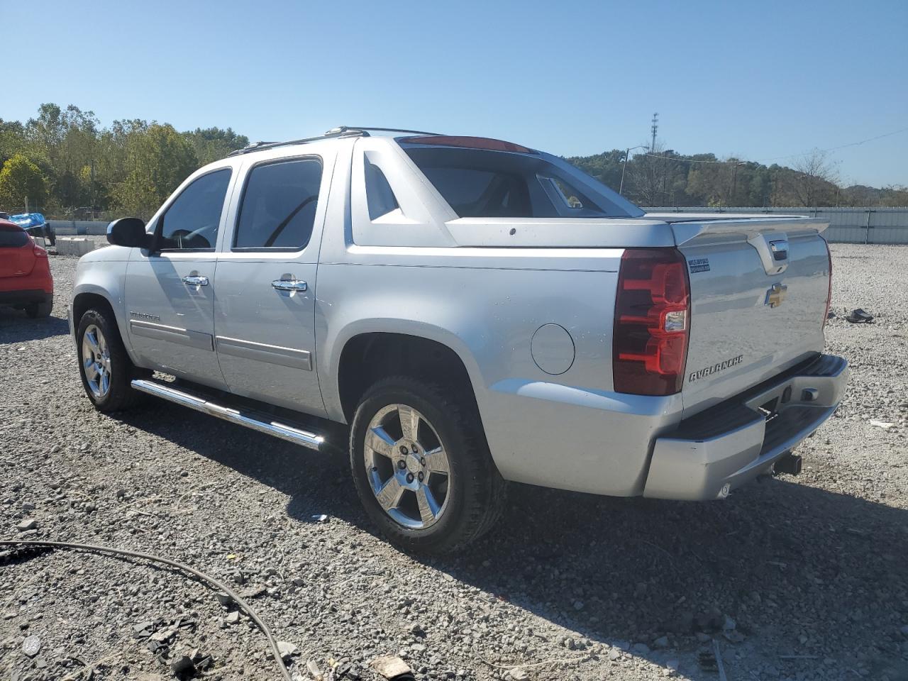 2013 Chevrolet Avalanche Ls - Фото 2