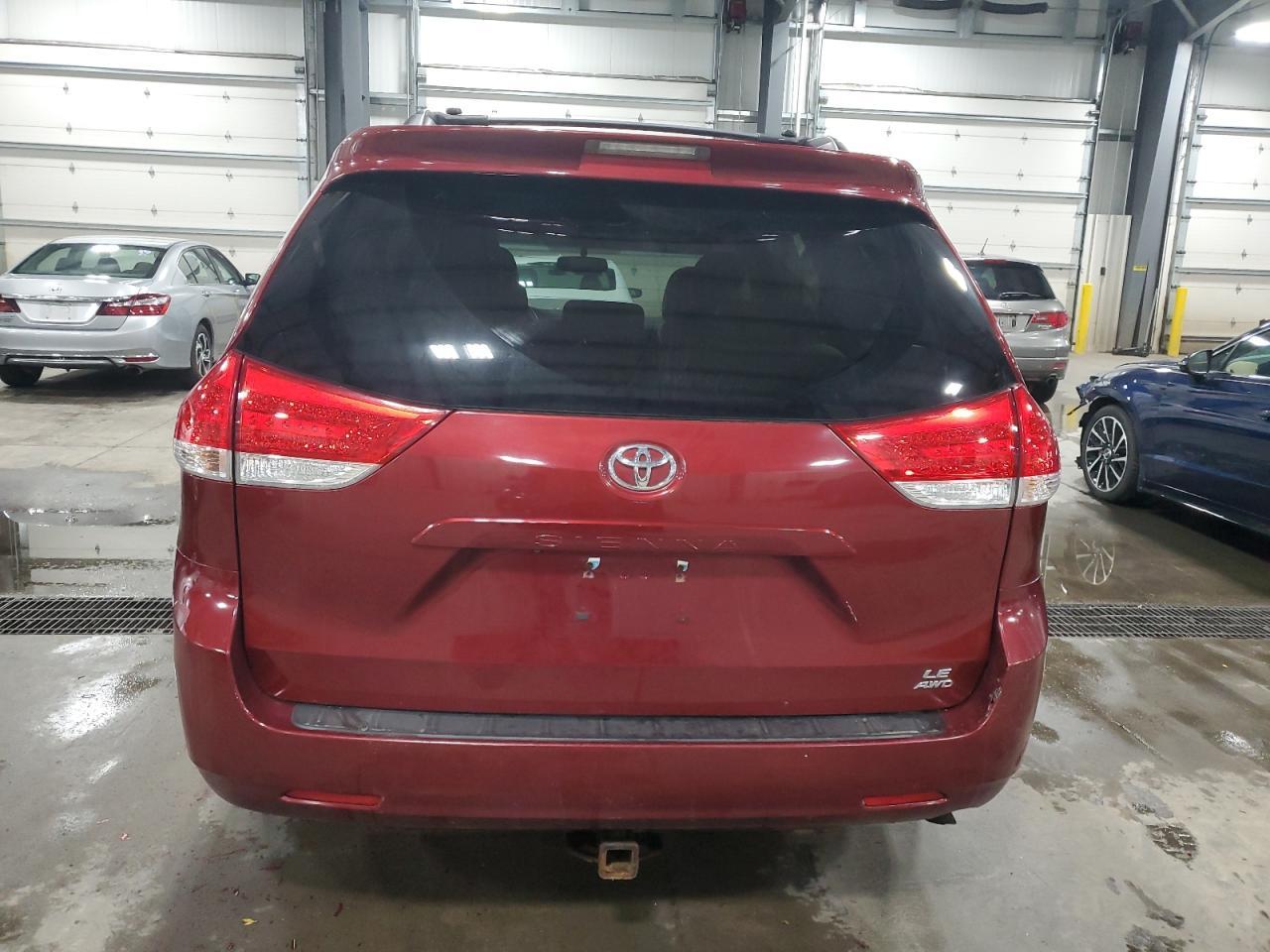 2011 Toyota Sienna Le - Image 6